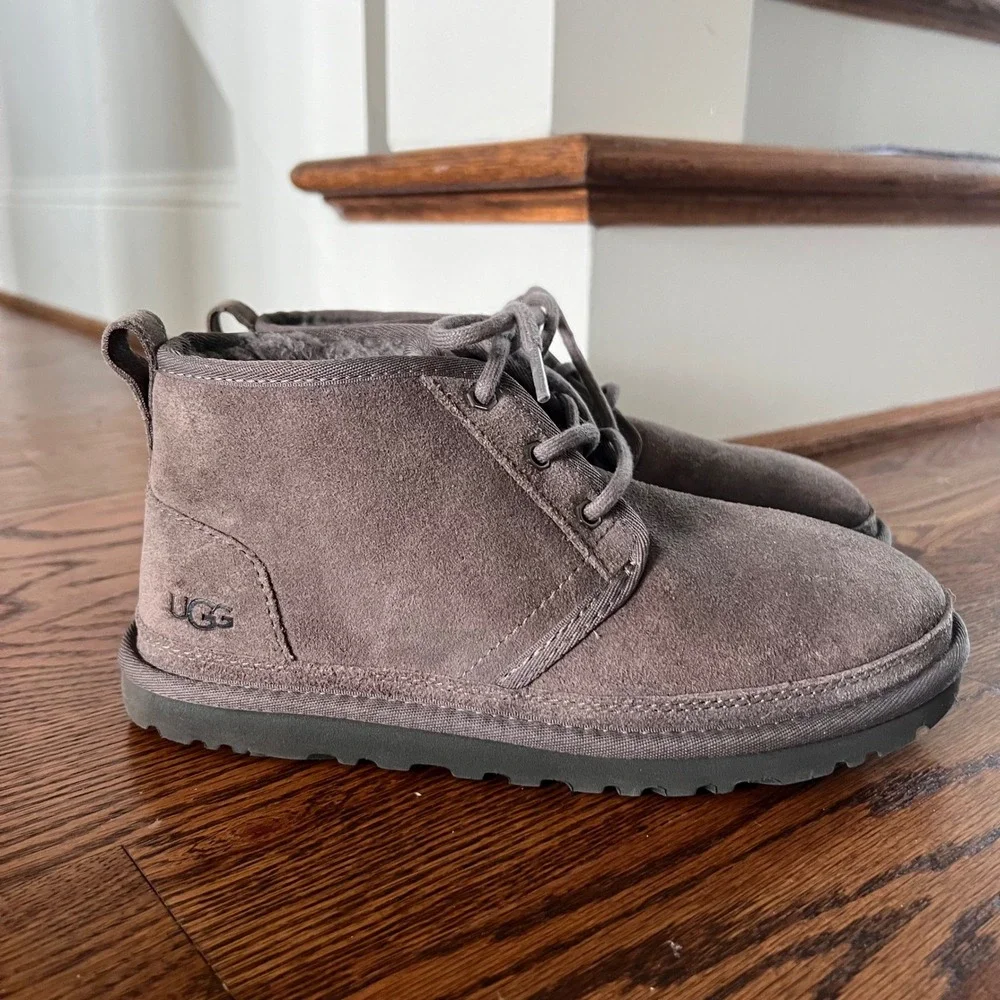 UGG Neumel Grey Suede Lace Up Chukka Boots Wool Lining Insole 3236 Womens 7